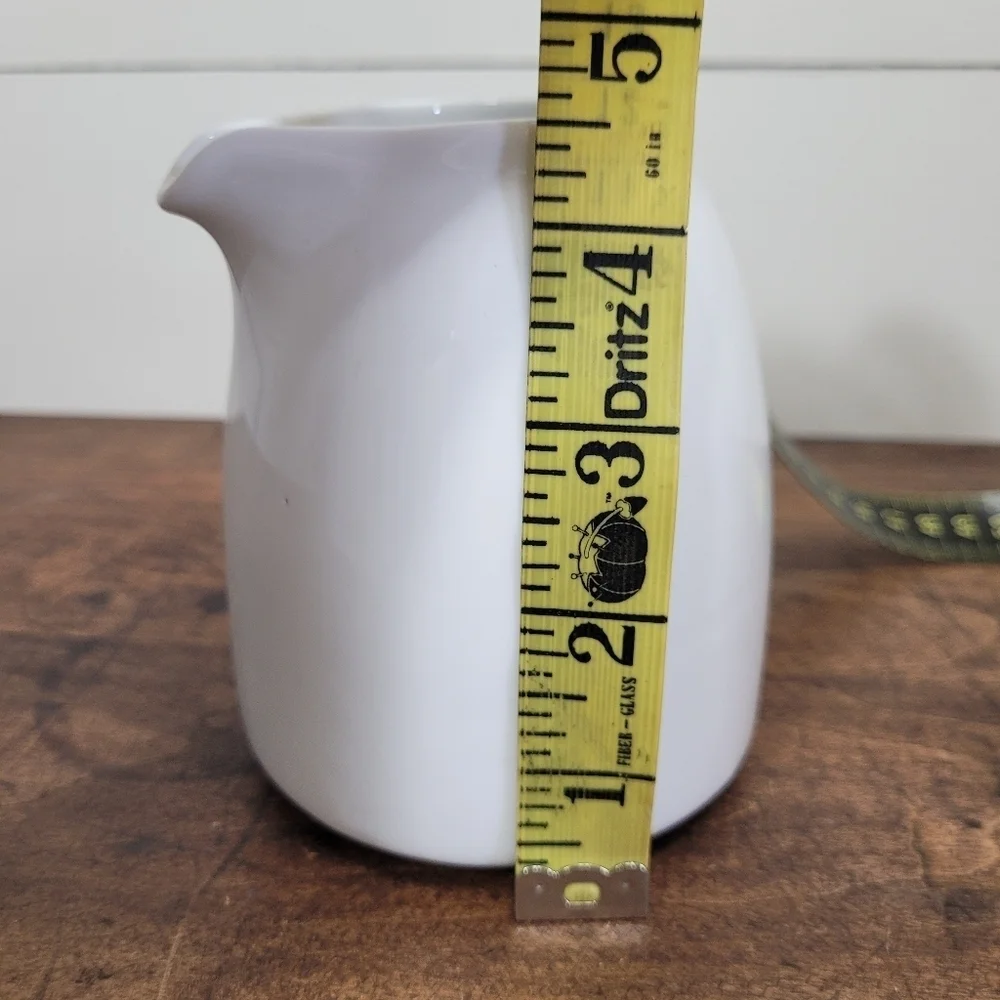 EUC Crate&Barrel White Ceramic Creamer w/out Handle